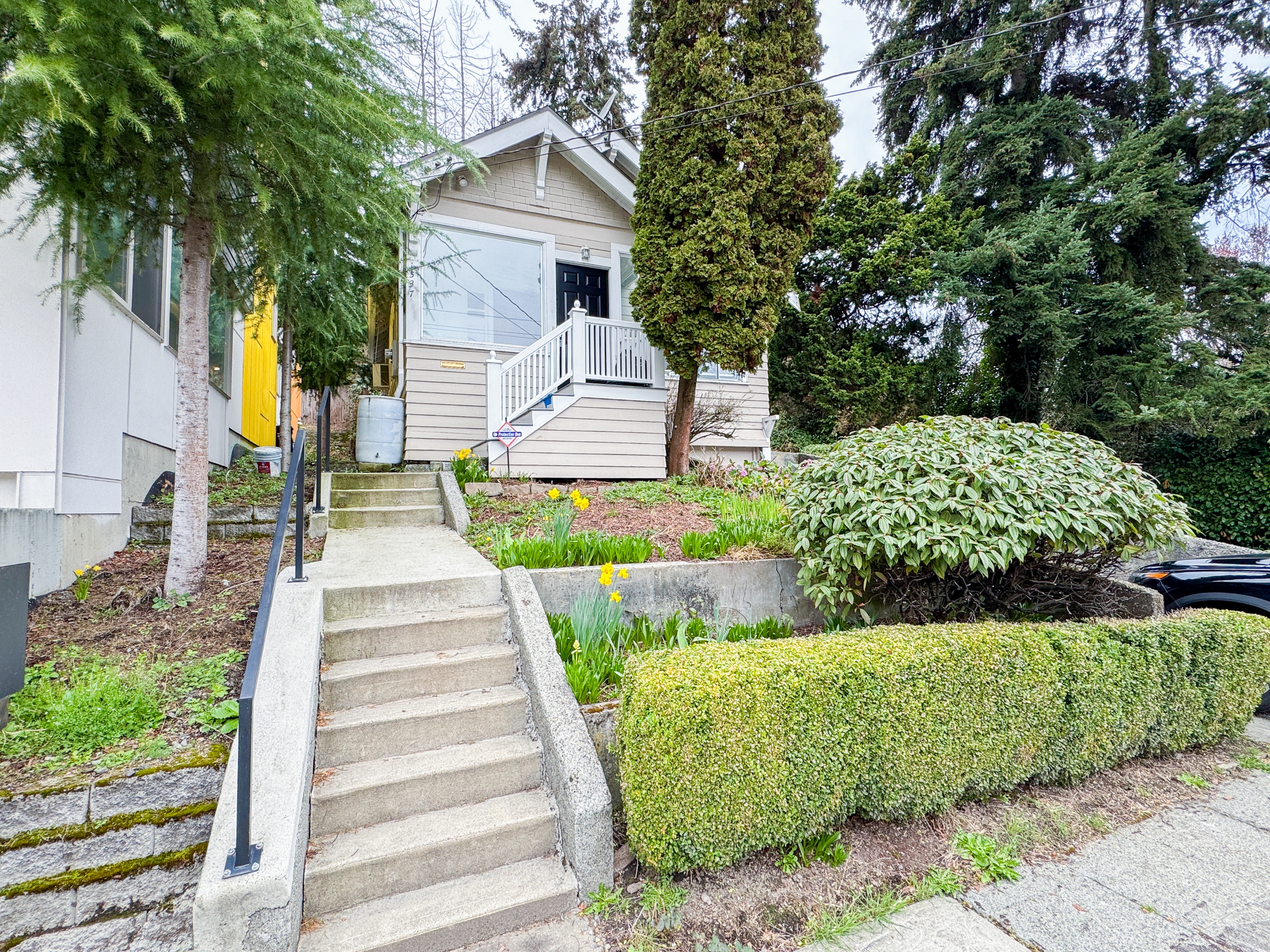 1537 Valentine Place South