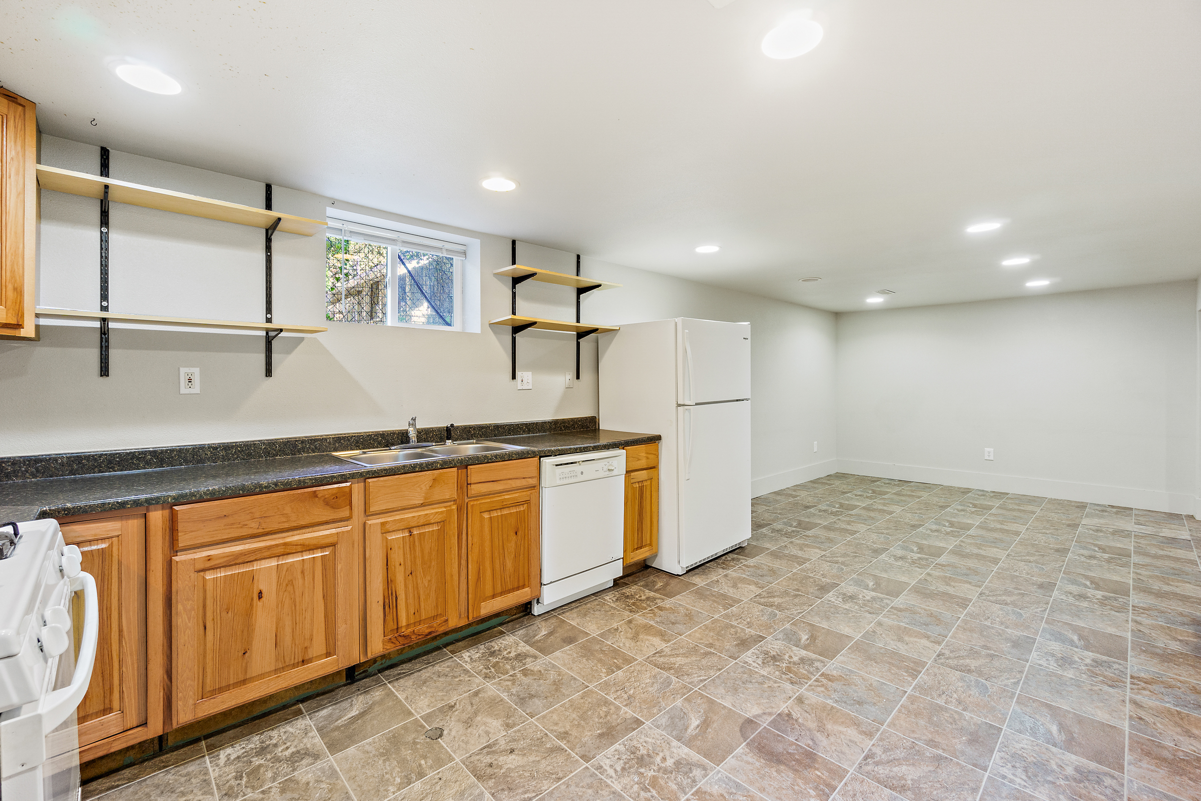 908 South Cushman Avenue